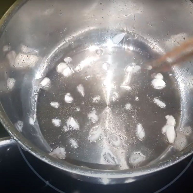 Phi hành khô và xào măng cho canh măng tiết