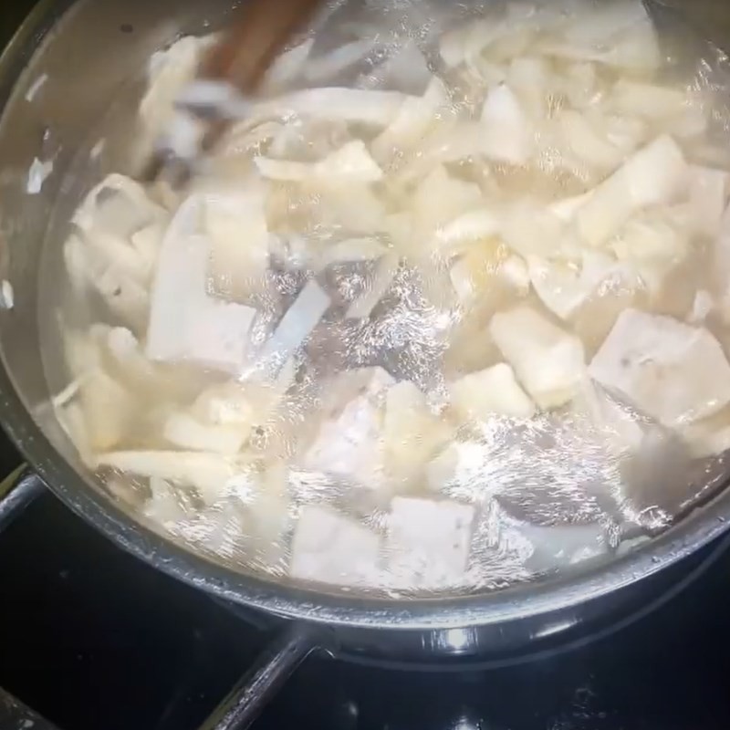 Nồi canh măng tiết đã hoàn thành, sẵn sàng thưởng thức