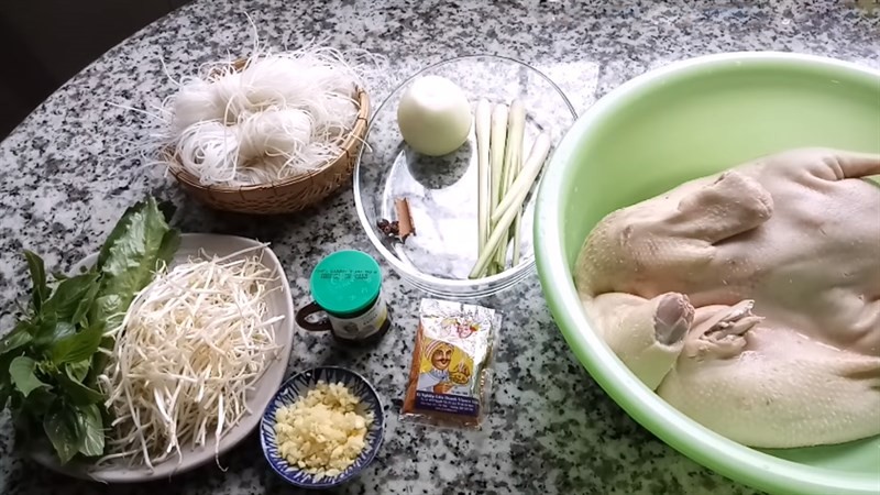 Nguyên liệu chính chuẩn bị cho món hủ tiếu cà ri vịt