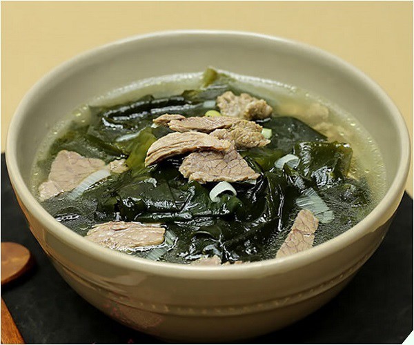 Canh rong biển thịt bò hấp dẫn, món ăn truyền thống của người Hàn Quốc