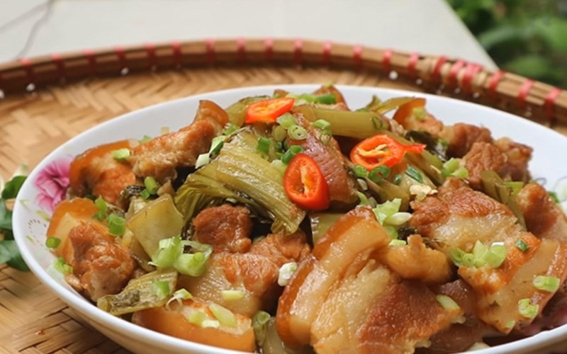 Thịt kho dưa chua
