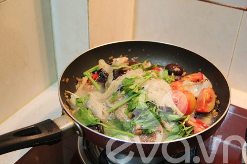 Cá điêu hồng được chưng cùng tương hột và các loại rau củ