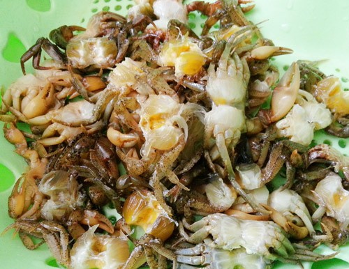 Canh cua biển mồng tơi thanh mát với các loại rau củ