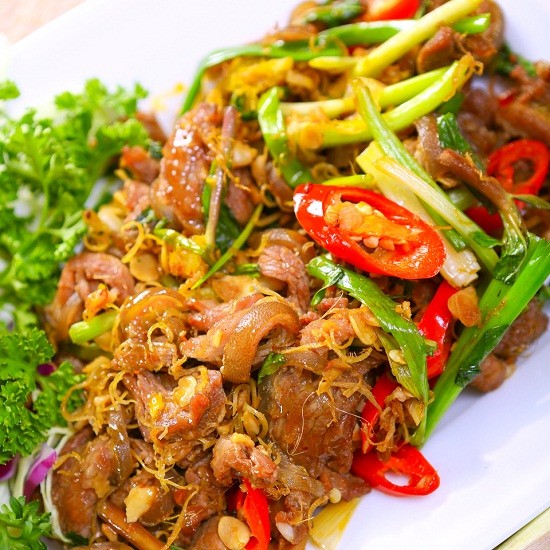 Thịt dê xào sả ớt đậm đà, hấp dẫn