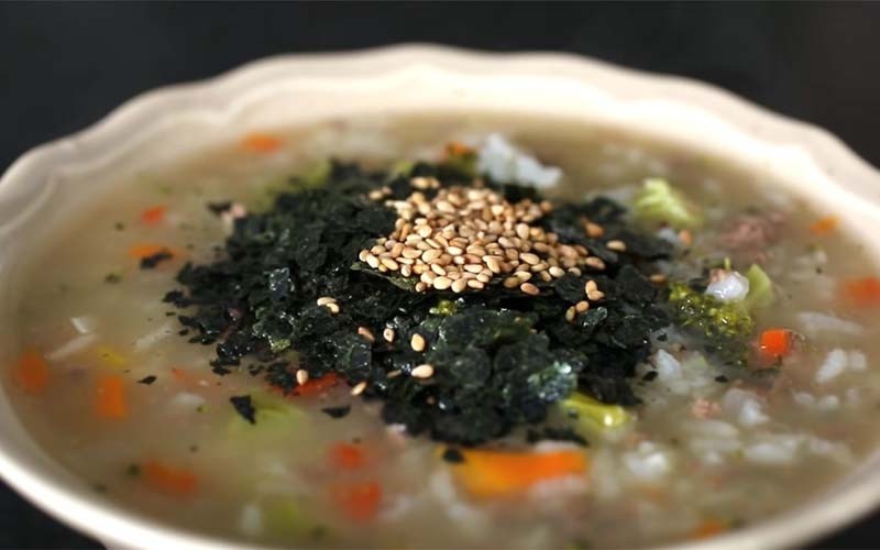 Cháo thịt bò ngũ sắc đẹp mắt