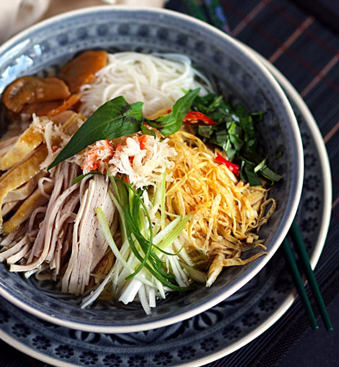 Tô bún thang kiểu Hà Nội ngon khó cưỡng với đầy đủ topping