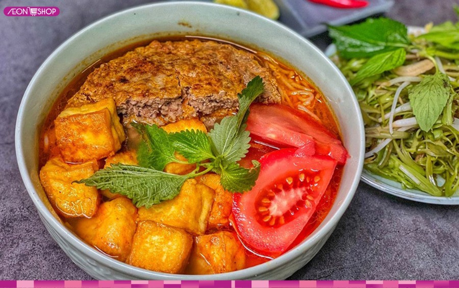 Trình bày tô bún riêu cua đồng tại nhà đã hoàn thành, sẵn sàng thưởng thức