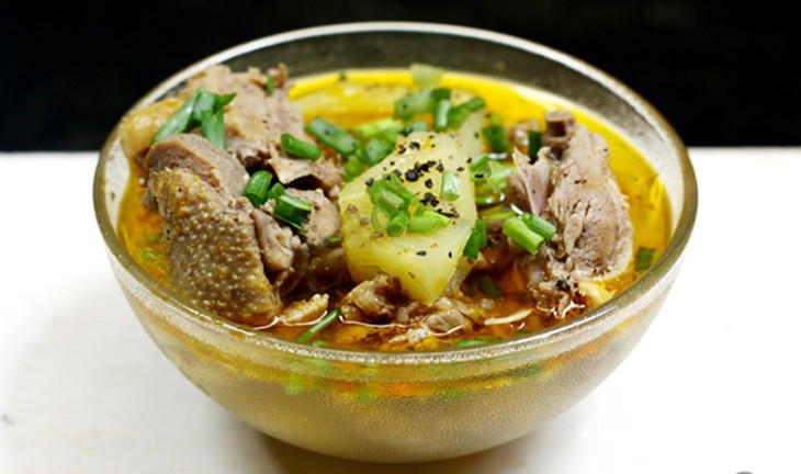 Thành phẩm món vịt om dứa chua ngọt hấp dẫn, sẵn sàng thưởng thức