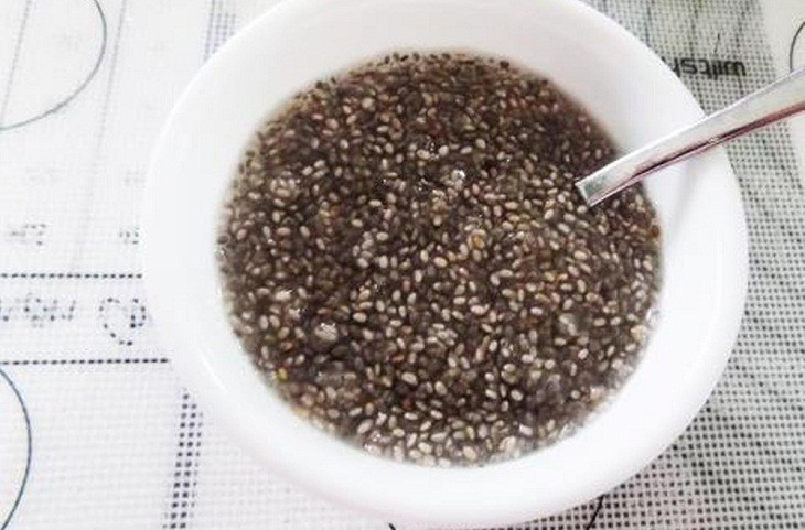Ly nước chanh sả hạt chia đã pha chế xong