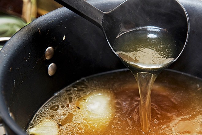 Nấu nước dùng phở bò tái không xương đơn giản chỉ với vài bước cơ bản