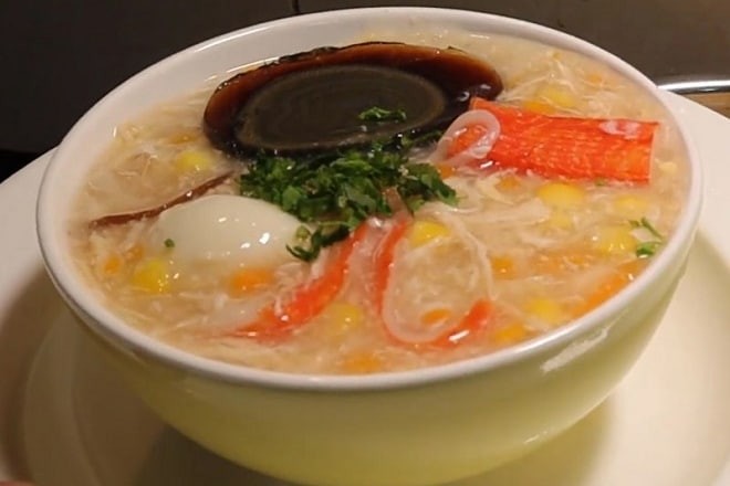 Súp cua nấm tuyết thập cẩm hấp dẫn, thơm ngon và đầy đủ dinh dưỡng cho cả gia đình.
