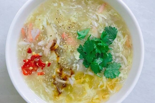 Tô súp cua nấm tuyết thơm ngon, bổ dưỡng sẵn sàng để bán