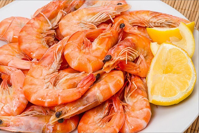 Sơ chế tôm tươi cho món hủ tiếu thịt heo