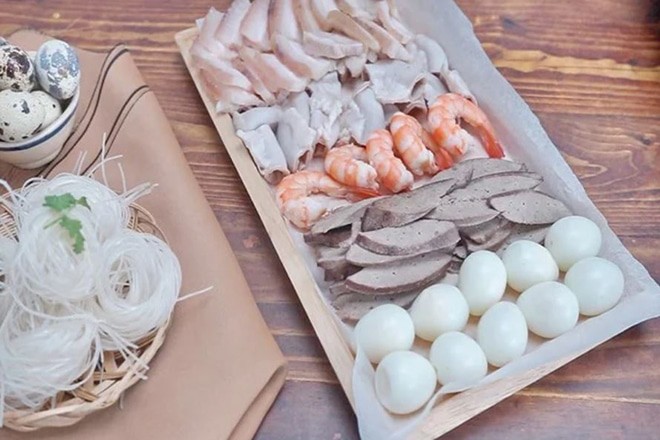 Nguyên liệu chuẩn bị cho cách nấu hủ tiếu thịt heo nước thơm ngon