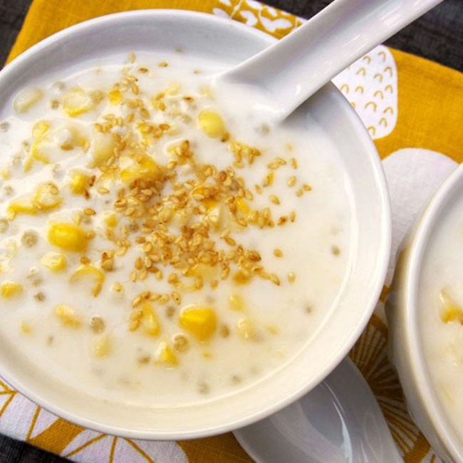 Chè ngô nếp già với màu vàng đậm, độ sánh đặc trưng, mang hương vị dân dã mà khó quên