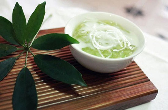 Món chè ngô cốm hấp dẫn với sự kết hợp màu sắc hài hòa và hương thơm đặc trưng của ngô và cốm