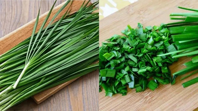 Các bước chế biến món cháo lá hẹ cho bé ăn dặm một cách tỉ mỉ và vệ sinh