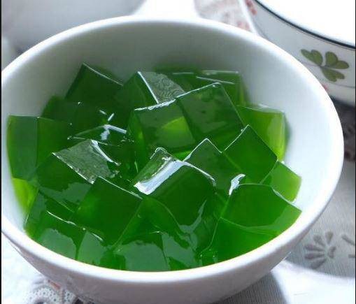 Thạch lá dứa xanh tươi cắt khối