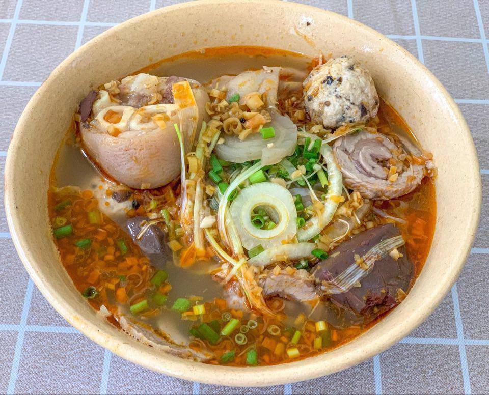 Bún bò Huế chuẩn vị, đậm đà, mang đến trải nghiệm ẩm thực cuối tuần khó quên.