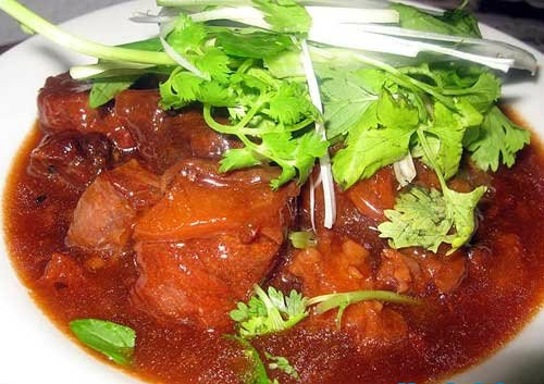 Xào thịt cá rô đã gỡ xương với gia vị cho món canh rau ngót