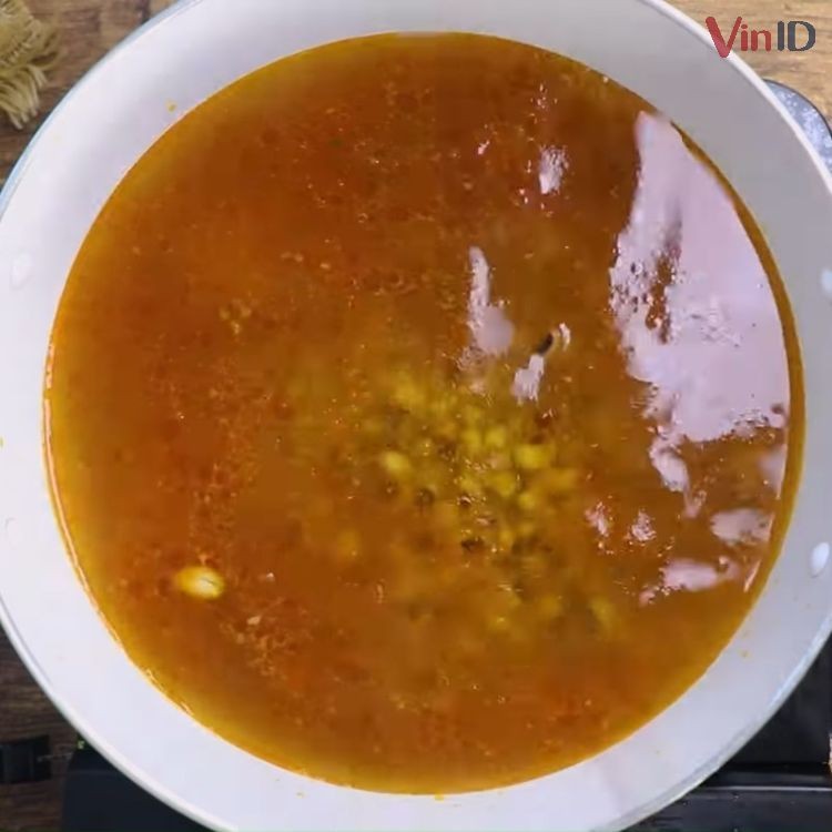 Hầm sườn non cùng đậu trắng và rau củ với nước dùng dừa tươi
