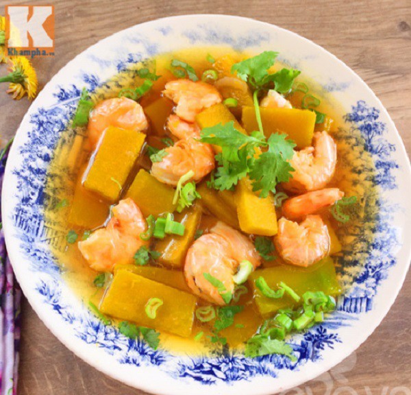Bát canh bí đỏ nấu tôm thơm ngon bổ dưỡng