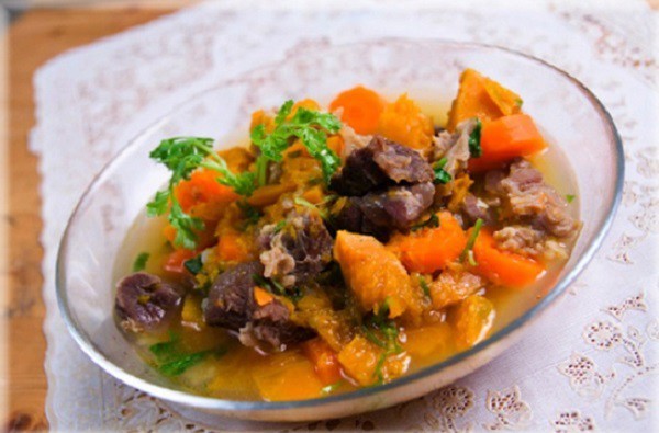 Món canh bí đỏ nấu thịt bò giàu dinh dưỡng