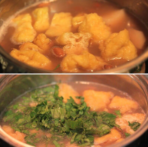 Sơ chế đậu phụ và lạc để nấu canh khoai sọ chay