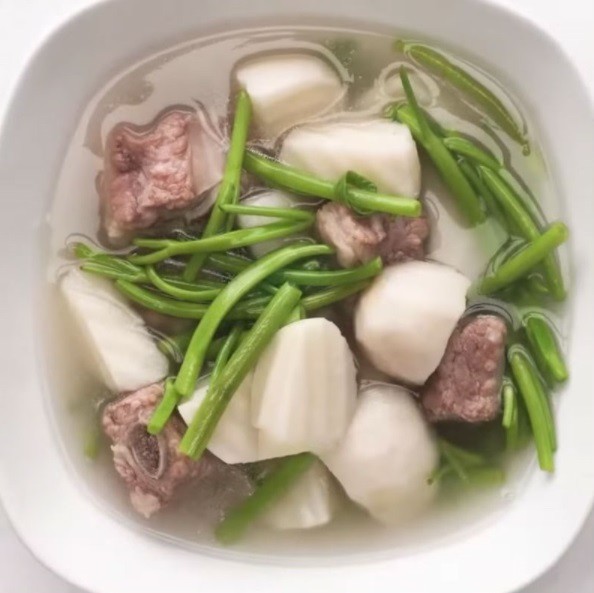 Món canh khoai sọ nấu rau muống thơm ngon hấp dẫn