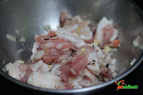Thịt ba chỉ và đậu xanh xào làm nhân xôi khúc