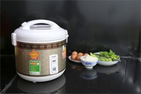 Ngâm gạo nếp và đỗ xanh làm xôi bằng nồi cơm điện đúng cách