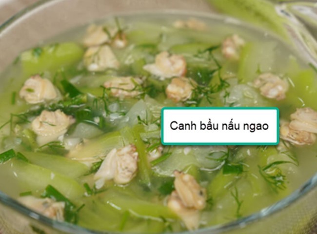 Canh bầu nấu ngao có màu sắc đẹp mắt, thanh mát và giàu dinh dưỡng