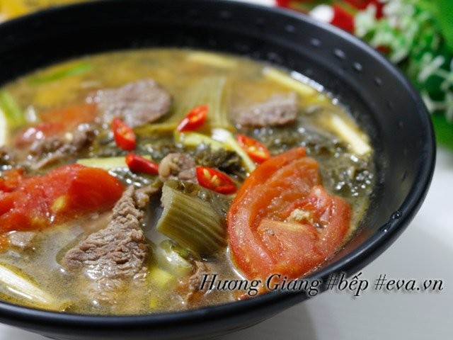 Canh chua dưa bò với thịt bò mềm ngọt, dưa cải giòn