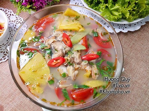 Canh trùng trục nấu dứa chua ngọt tự nhiên