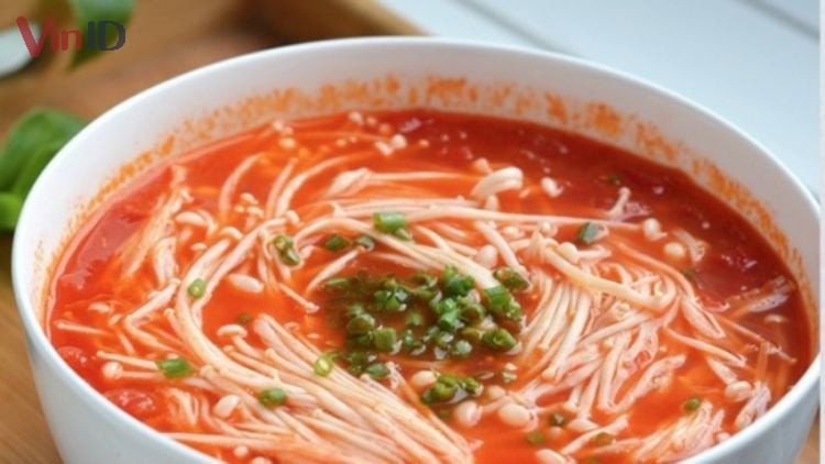 Canh nấm kim châm cà chua chay màu sắc đẹp mắt, hương vị thanh mát