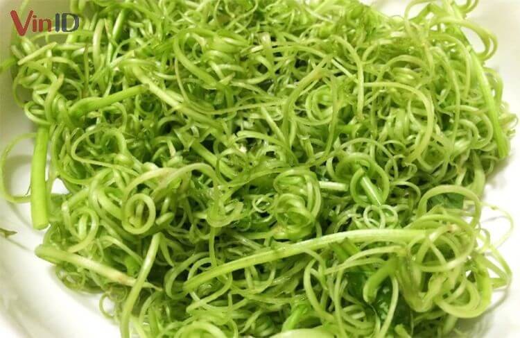 Rau muống chẻ giòn ngọt, ai cũng ưa thích khi ăn Lẩu Mèo