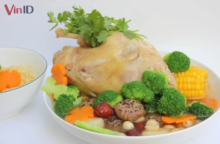 Gà tiềm ngũ quả không nước dừa với rau củ tươi ngon