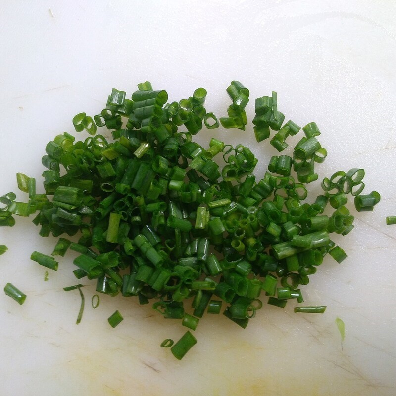 Thịt heo xay trong bát, chuẩn bị cho món ăn ngon ngọt