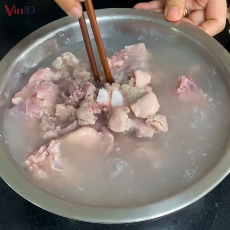 Trụng sơ sườn heo