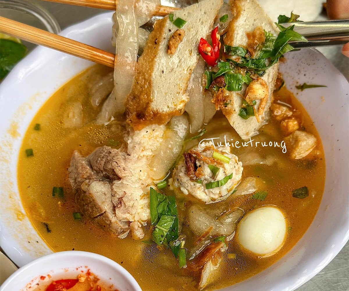 Những sợi bánh canh bột lọc dai ngon, trong veo hấp dẫn