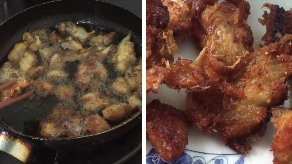 Chiên thịt cá rô giòn rụm để thêm vào tô bánh đa cá