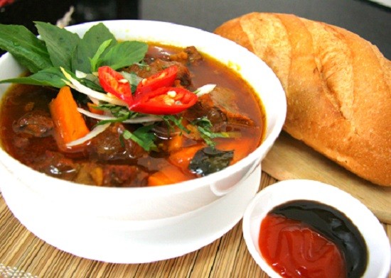 Bánh mì chấm bò kho, lựa chọn bữa cơm gia đình ngon miệng