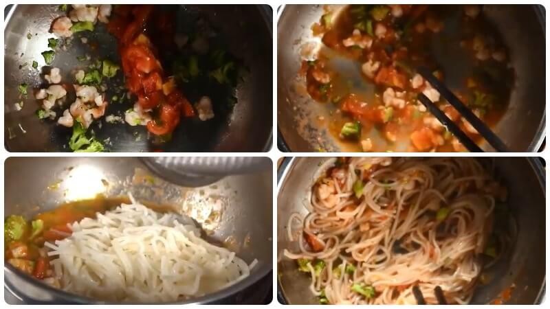Quá trình xào mì somen với tôm và các loại rau củ trên chảo nóng