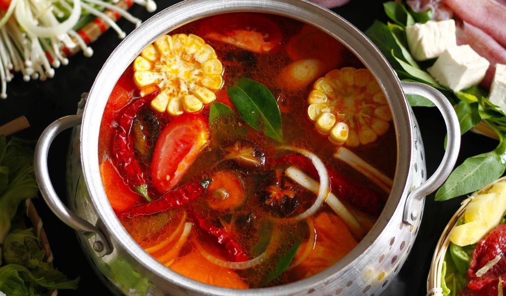 Món lẩu Thái thập cẩm nước ép trái cây thơm ngon, hấp dẫn