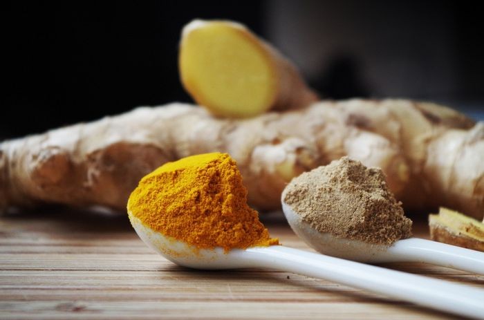 Lợi ích sức khỏe từ củ nghệ vàng tươi trong cách nấu bò kho sả nghệ