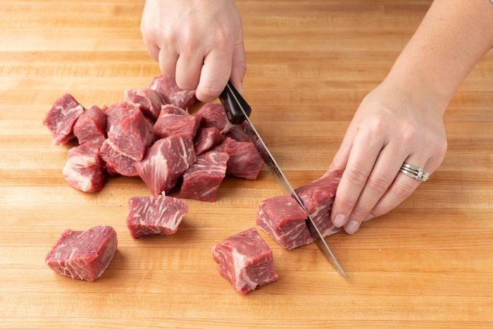 Nguyên liệu sả và ớt băm nhỏ chuẩn bị cho món bò kho sả nghệ