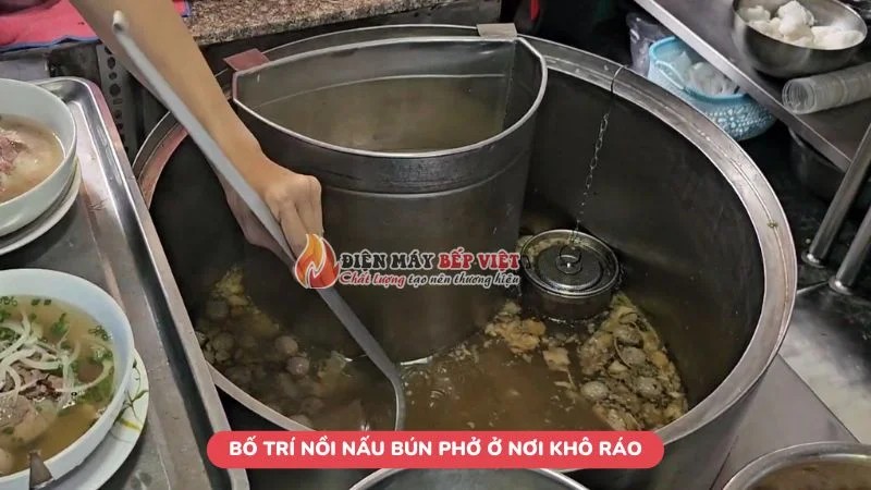 Bố trí nồi nấu phở điện inox 304 ở khu vực bếp khô ráo, đảm bảo an toàn