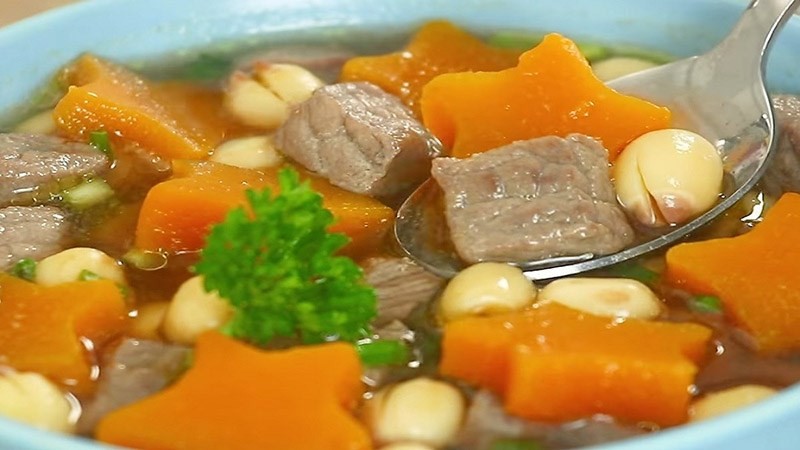 Canh thịt bò bí đỏ hạt sen, món canh thịt bò đơn giản ngọt bùi bổ dưỡng