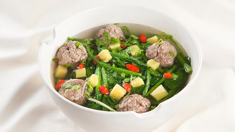 Canh thịt bò cải bó xôi, món canh thịt bò đơn giản giàu vitamin