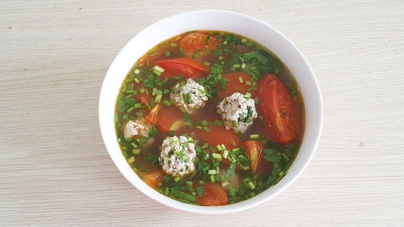 Canh thịt bò cà chua chua ngọt, một cách nấu thịt bò đơn giản